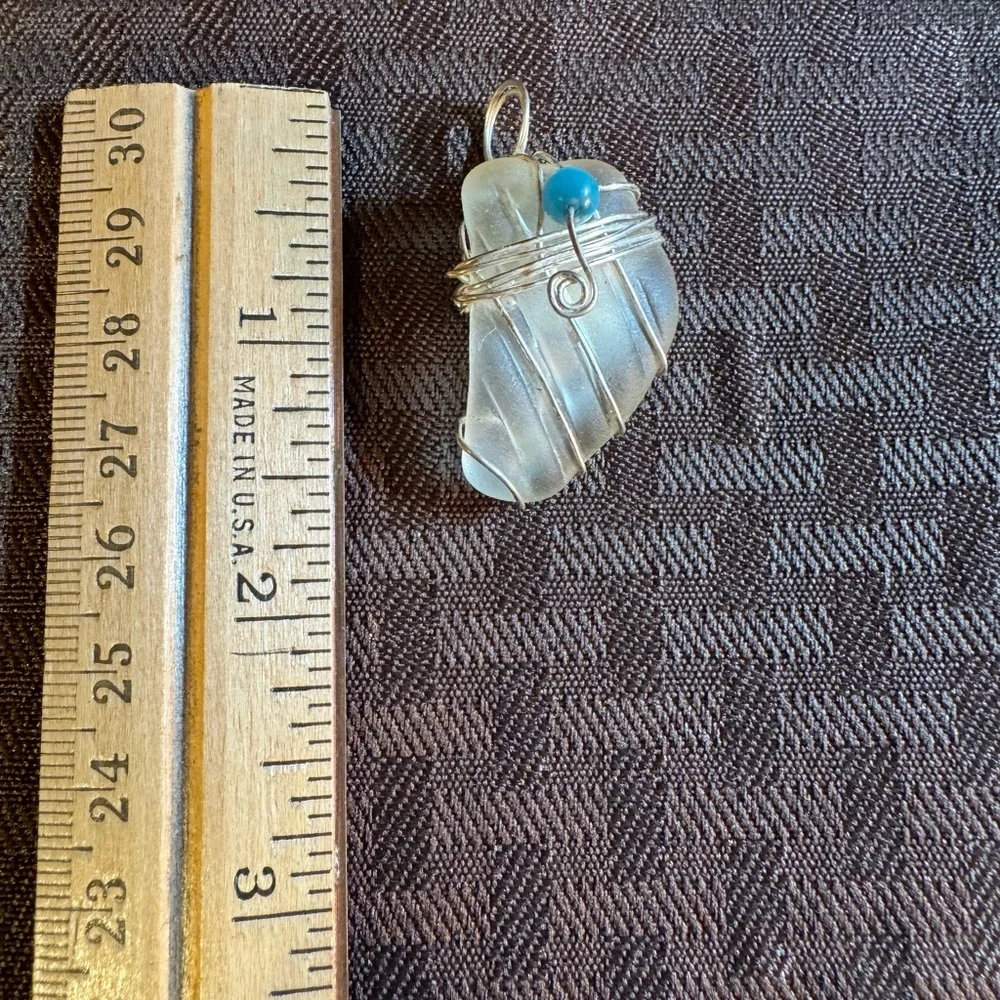 Beautiful handmade Seaglass with silver pendant. - Picture 3 of 4